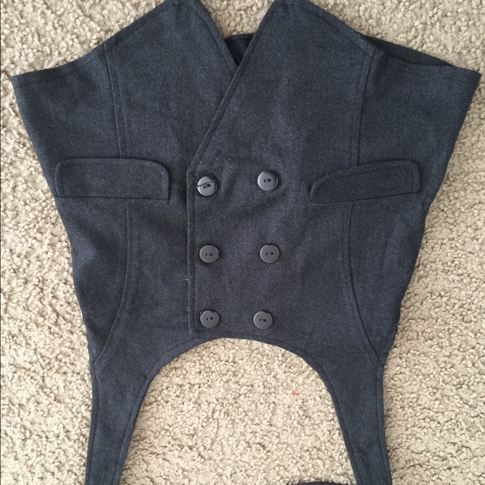 Vest - Picture 2 of 4